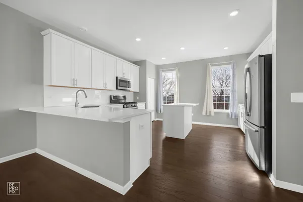 $3,095 | 223-231 Lakeshore Drive, Unit 231, Oswego, IL 60543