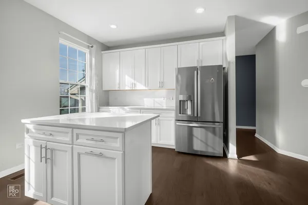 $3,095 | 223-231 Lakeshore Drive, Unit 231, Oswego, IL 60543