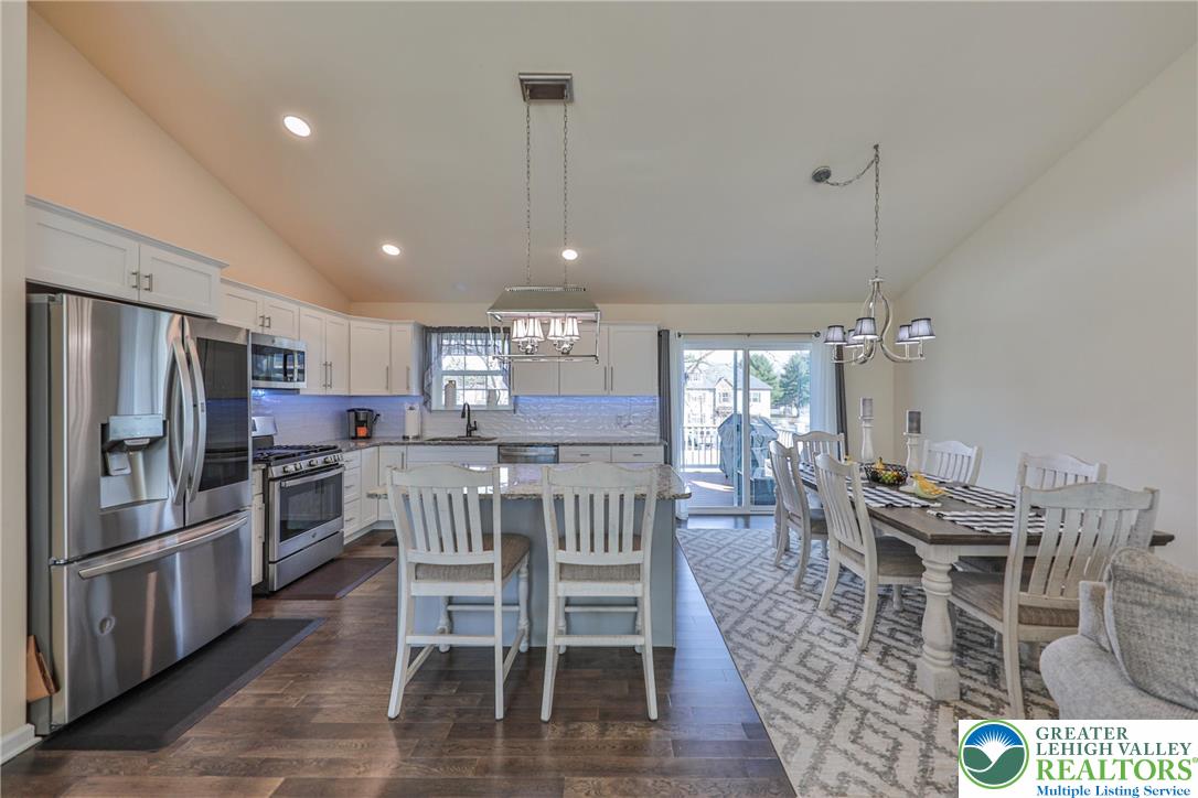 1031 Decatur Street Bethlehem, PA 18017 - Photo 11 of 68