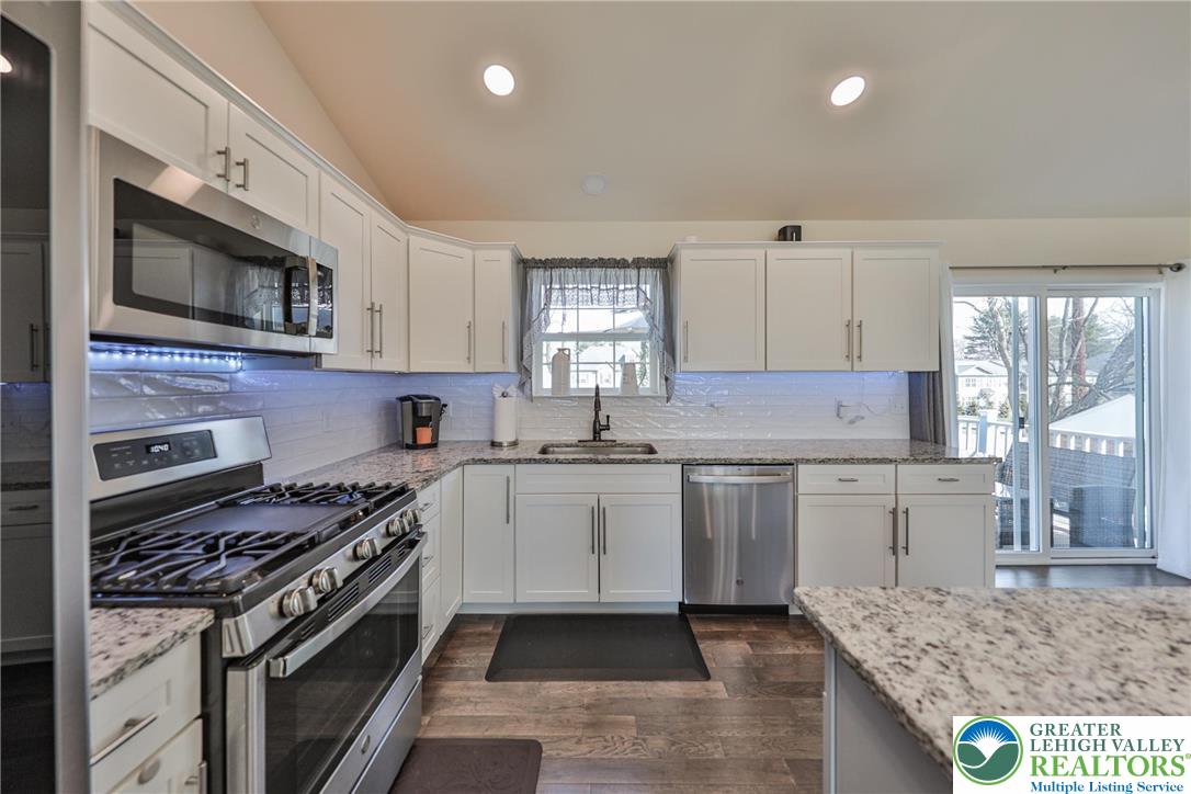 1031 Decatur Street Bethlehem, PA 18017 - Photo 12 of 68