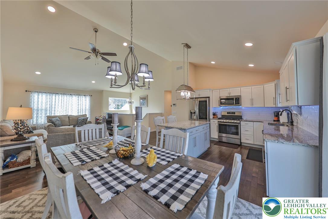 1031 Decatur Street Bethlehem, PA 18017 - Photo 15 of 68