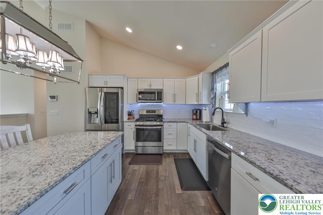 1031 Decatur Street Bethlehem, PA 18017 - Photo 17 of 68