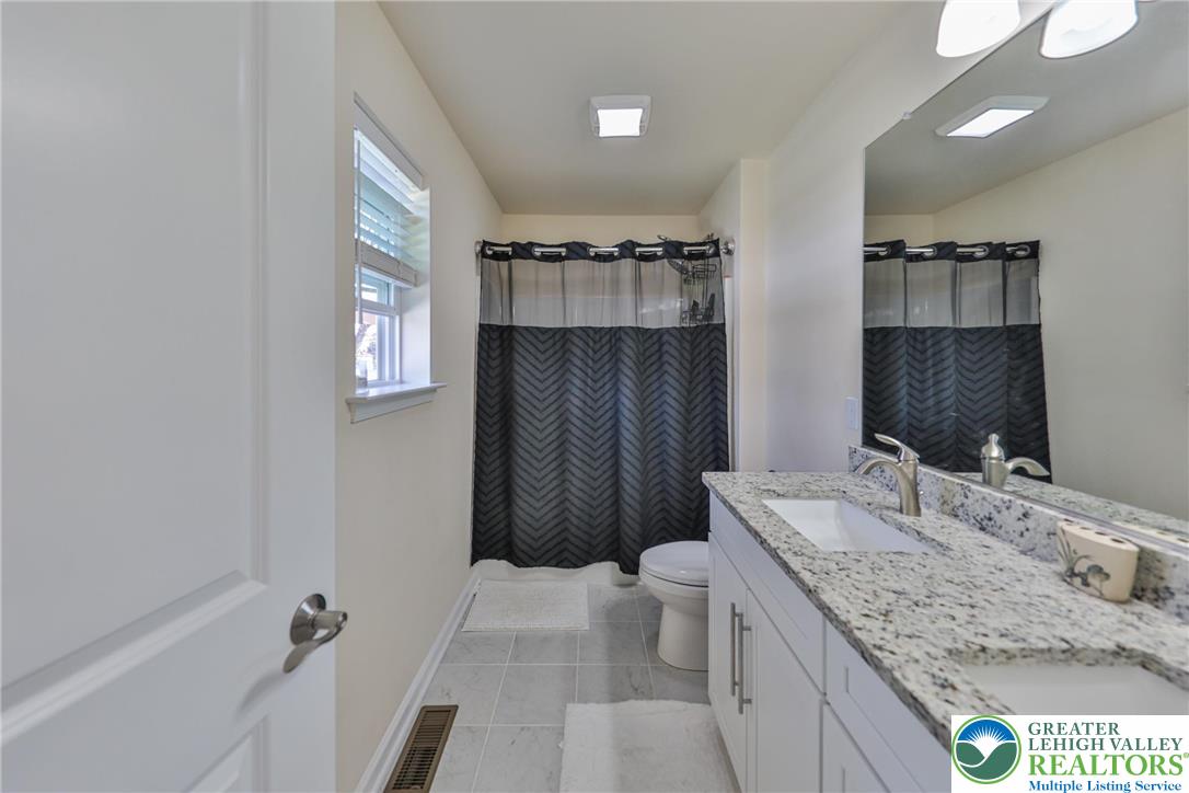 1031 Decatur Street Bethlehem, PA 18017 - Photo 39 of 68