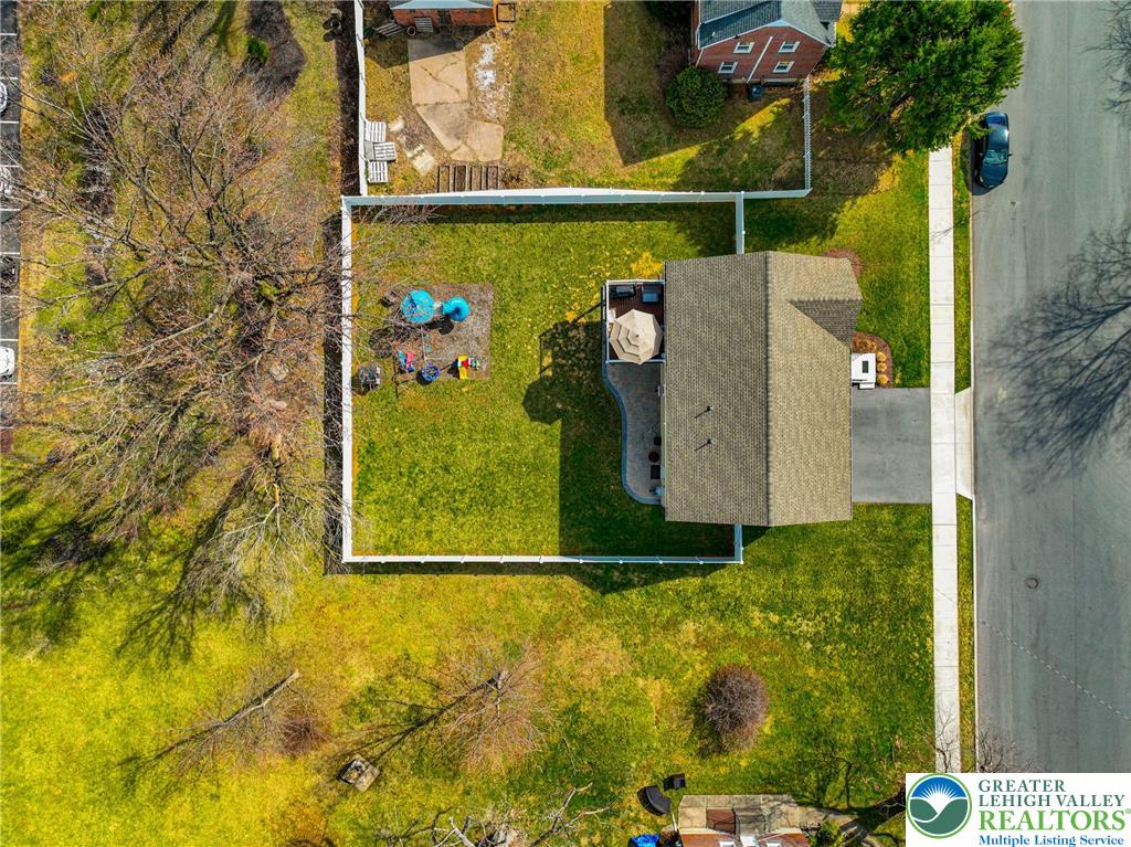 1031 Decatur Street Bethlehem, PA 18017 - Photo 5 of 68