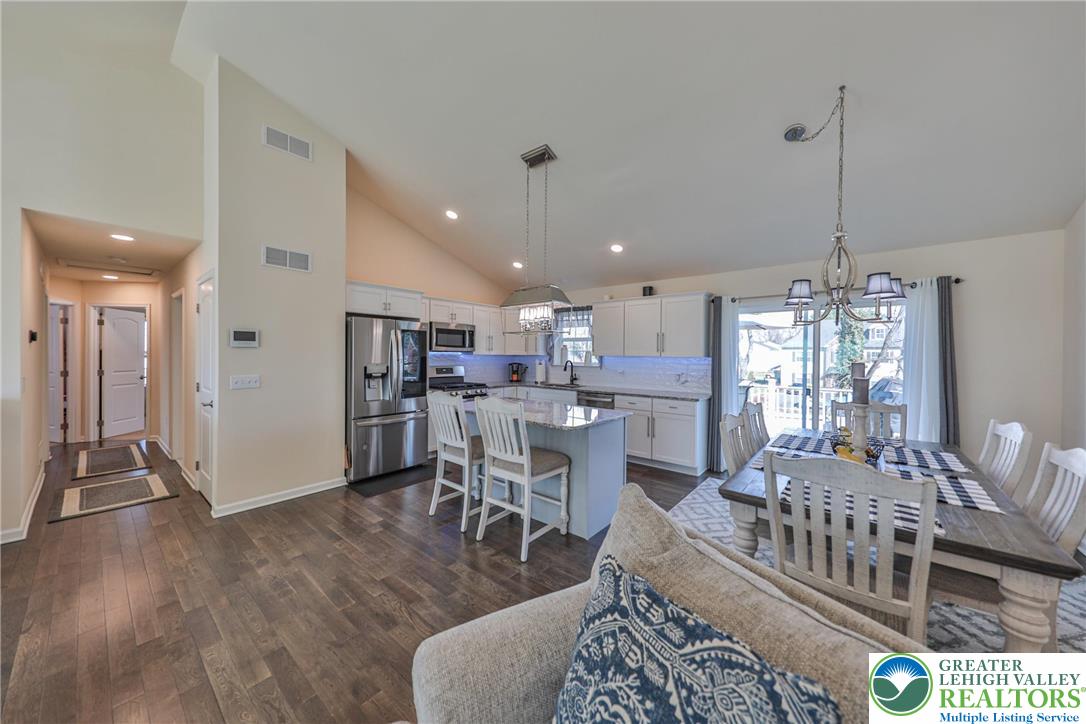 1031 Decatur Street Bethlehem, PA 18017 - Photo 7 of 68