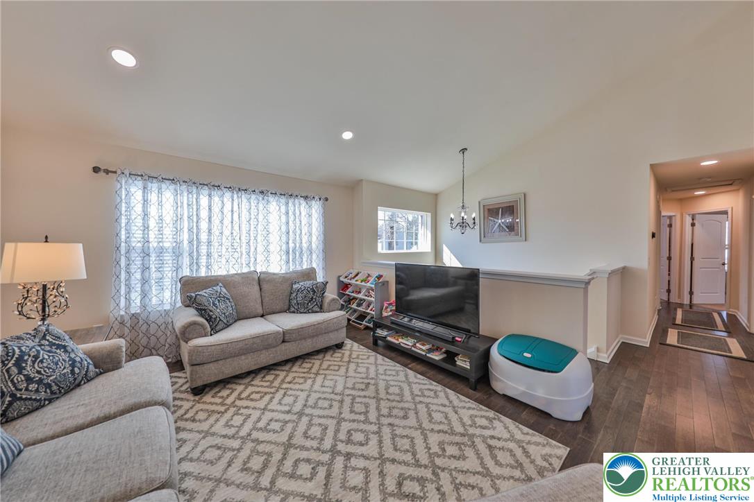 1031 Decatur Street Bethlehem, PA 18017 - Photo 9 of 68