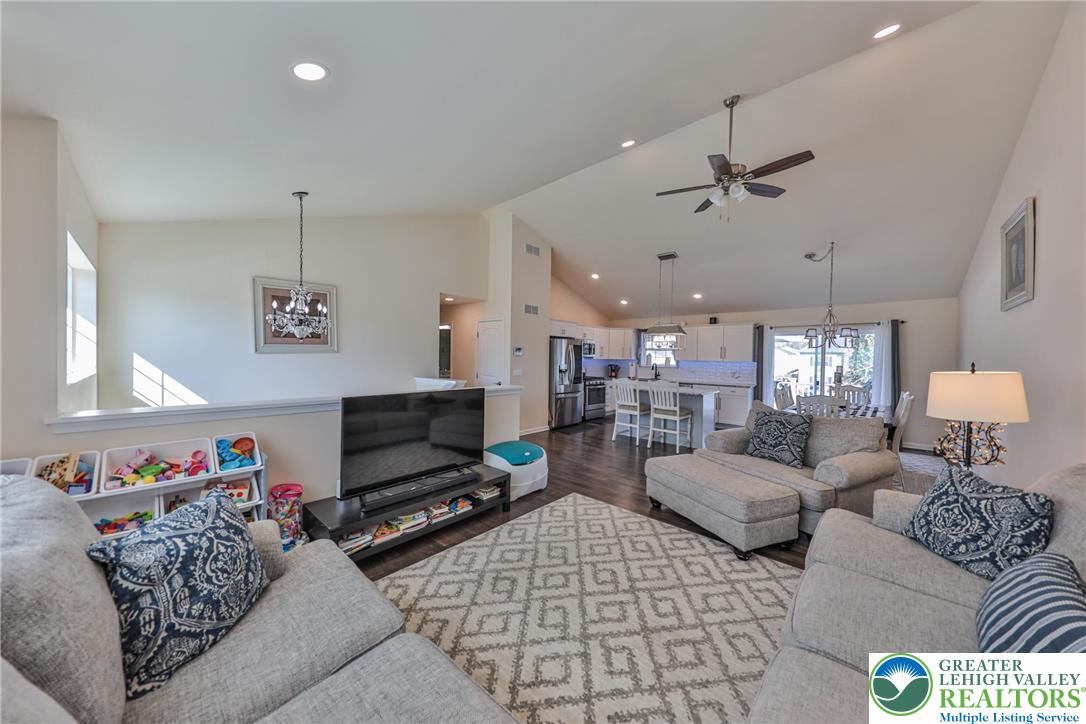 1031 Decatur Street Bethlehem, PA 18017 - Photo 10 of 68