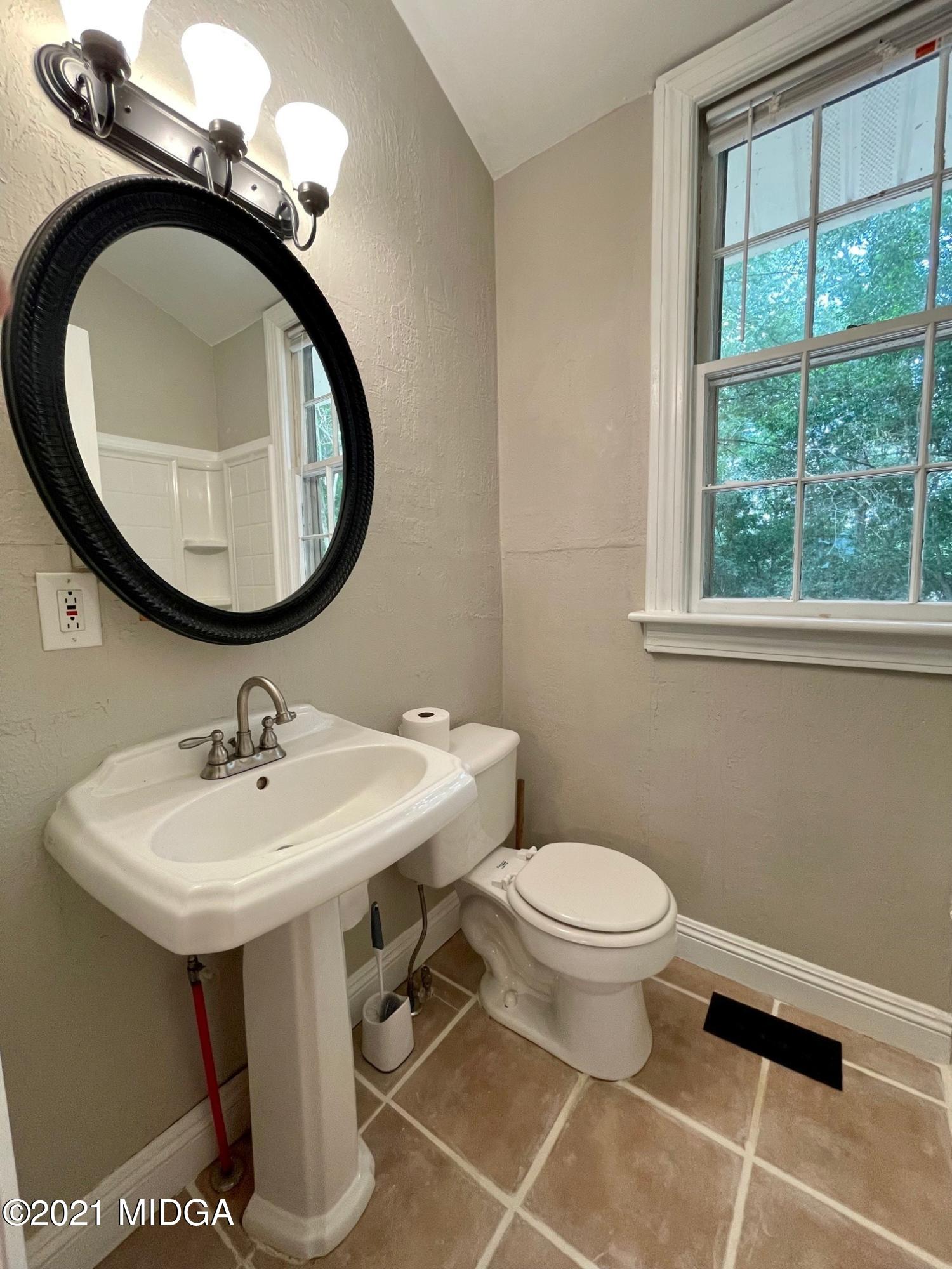 654 Forest Hill Road Macon, GA 31210 - Photo 14 of 19 bathroom