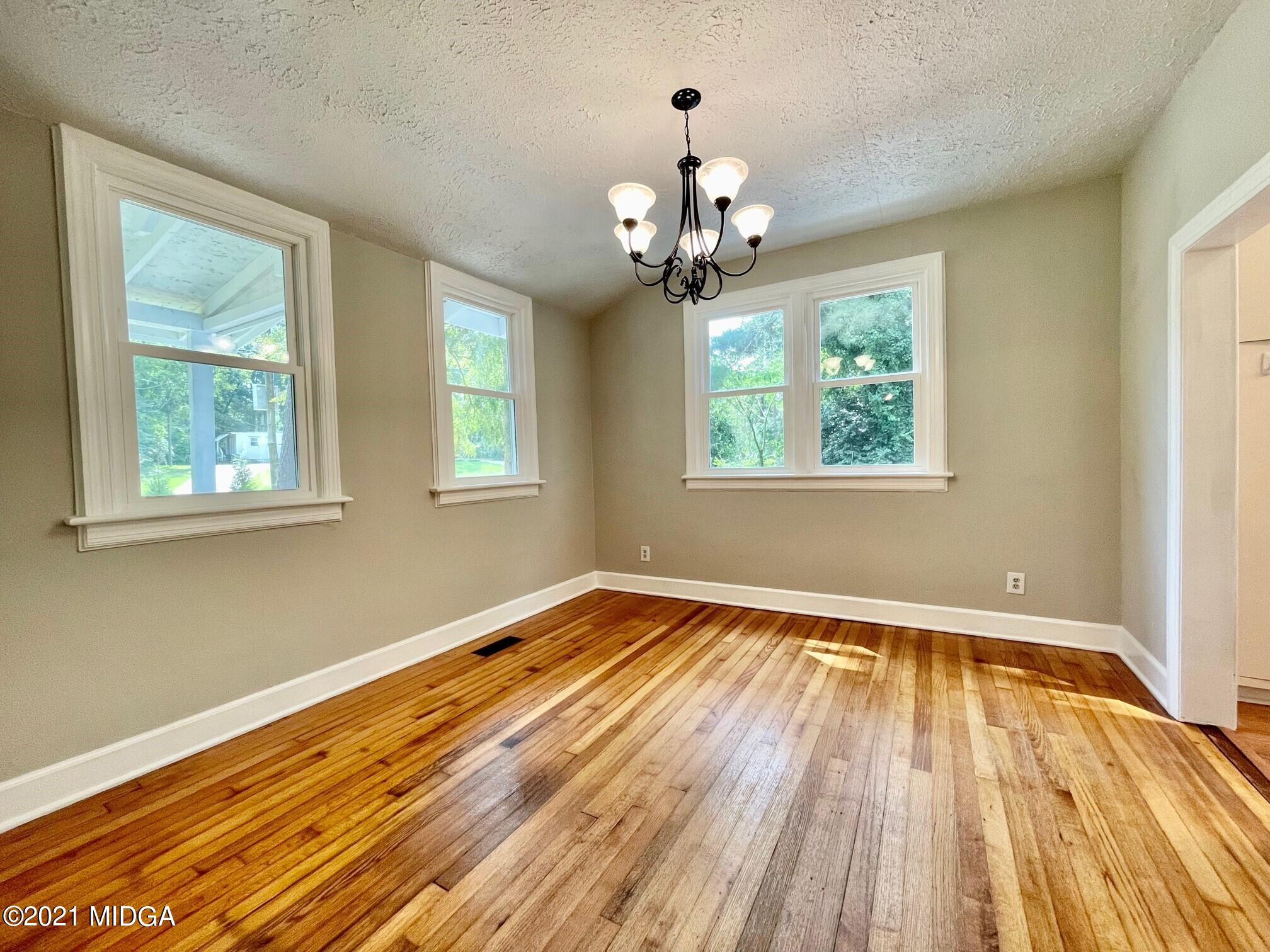 654 Forest Hill Road Macon, GA 31210 - Photo 7 of 19 Dining room
