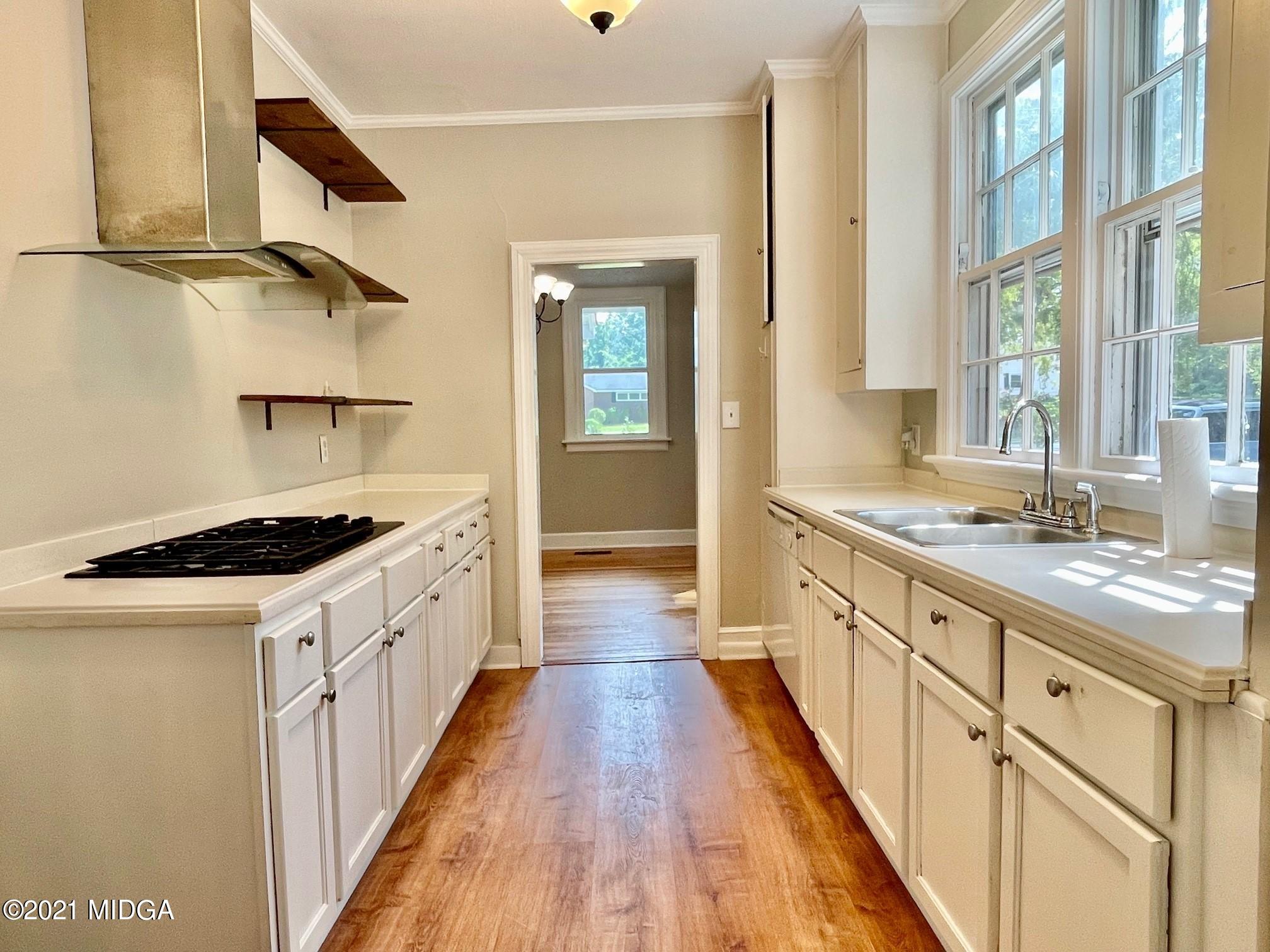654 Forest Hill Road Macon, GA 31210 - Photo 10 of 19 kitchen