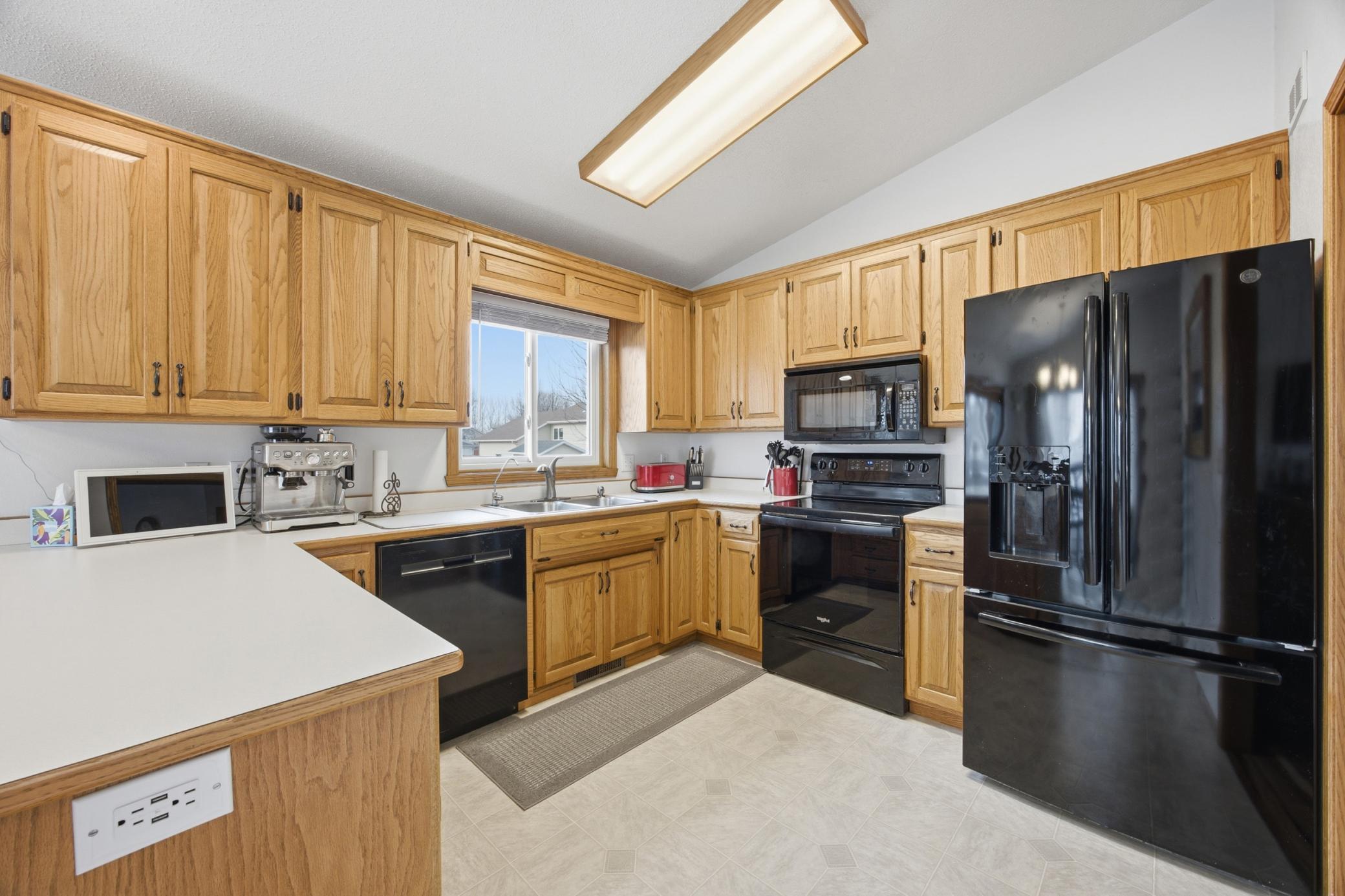 3018 36th Avenue South Fargo, ND 58104 - Photo 12 of 48