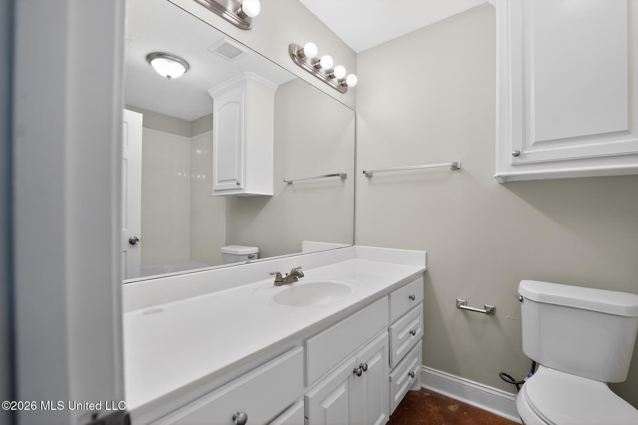 215 David Street Pearl, MS 39208 - Photo 12 of 15 14_215_David_St-Bathroom-7584