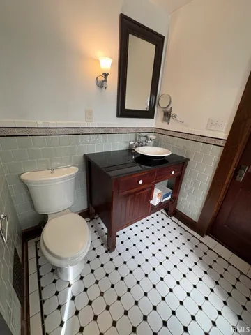 $395,000 | 810 North Walnut Street, Bloomington, IN 47404