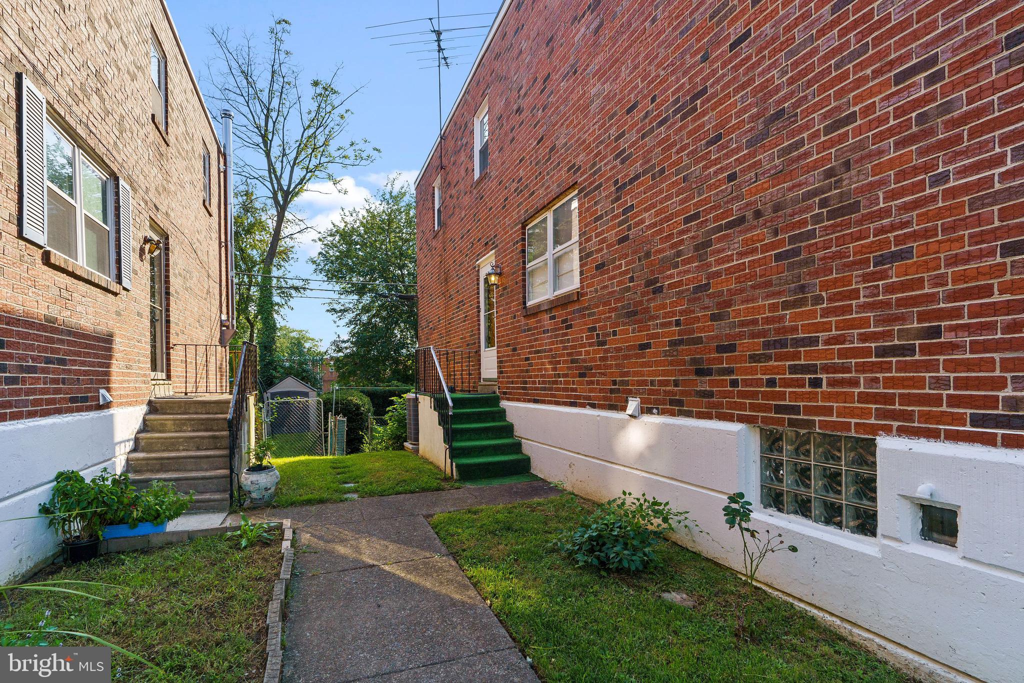 1122 Surrey Road Philadelphia, PA 19115 - Photo 3 of 29