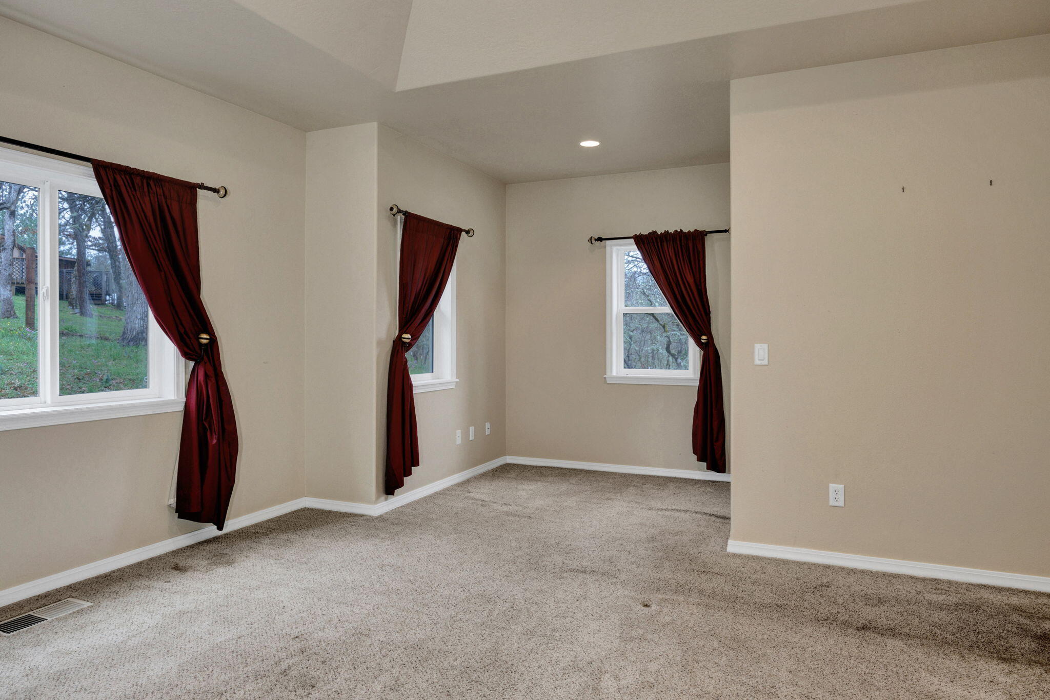 270 Rene Drive Shady Cove, OR 97539 - Photo 19 of 40 31-web-or-mls-RD (31)