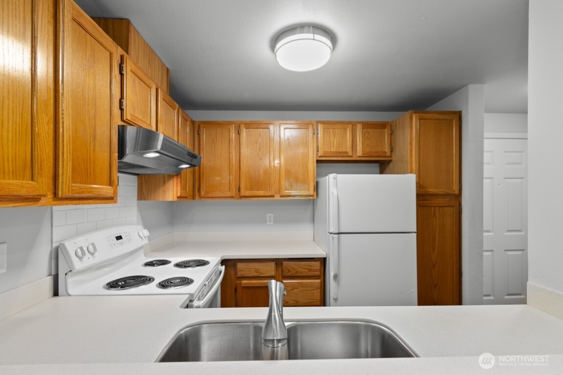 1455 East Harrison Street, Unit C6 Seattle, WA 98112 - Photo 2 of 24