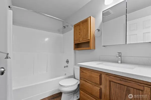 $2,300 | 1455 East Harrison Street, Unit C6, Seattle, WA 98112