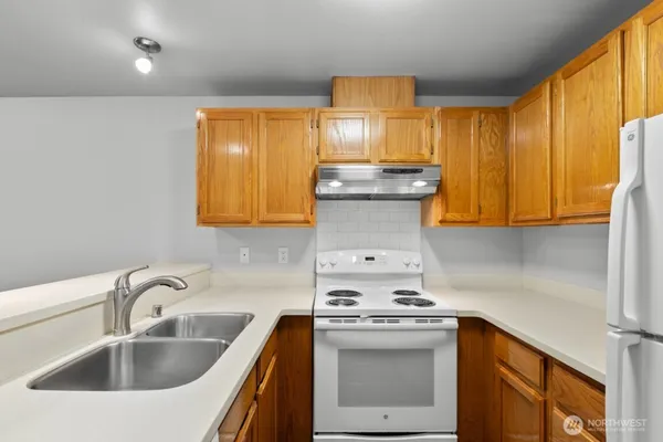 $2,300 | 1455 East Harrison Street, Unit C6, Seattle, WA 98112