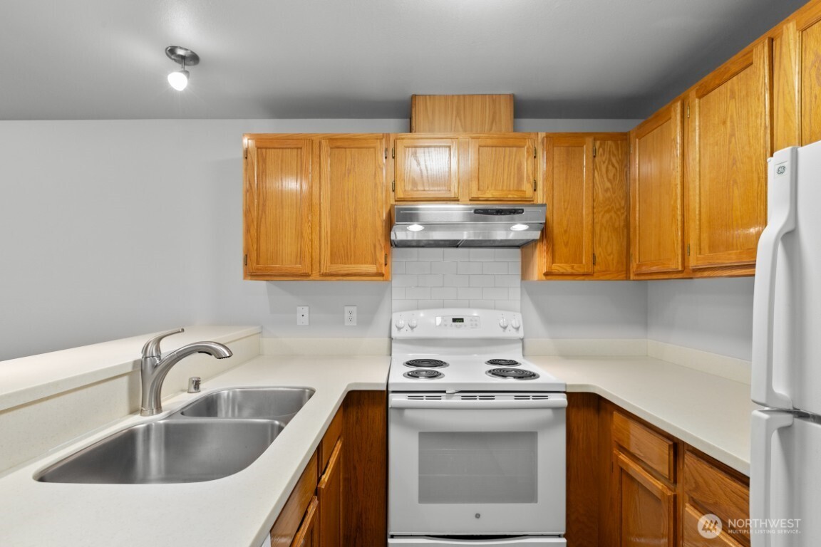 1455 East Harrison Street, Unit C6 Seattle, WA 98112 - Photo 3 of 24