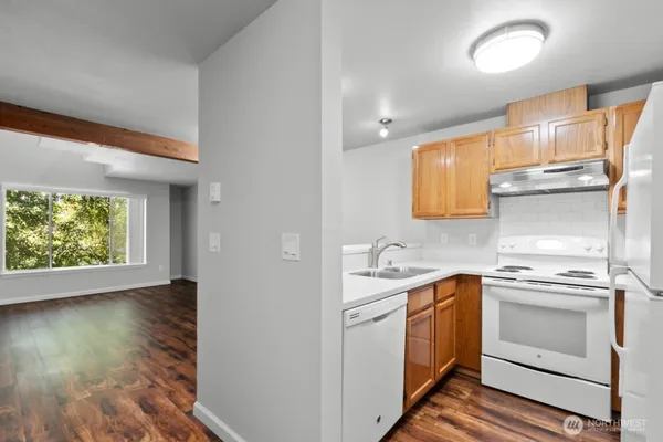 $2,300 | 1455 East Harrison Street, Unit C6, Seattle, WA 98112