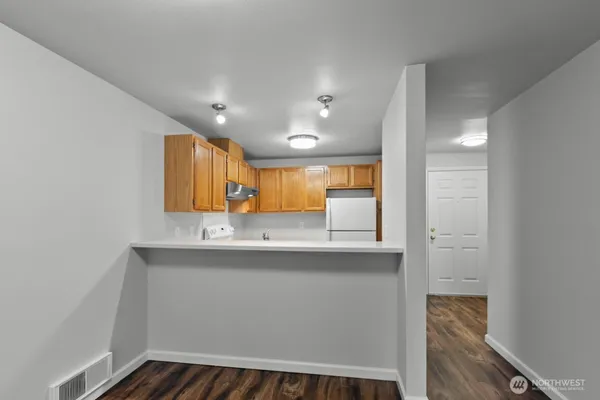 $2,300 | 1455 East Harrison Street, Unit C6, Seattle, WA 98112