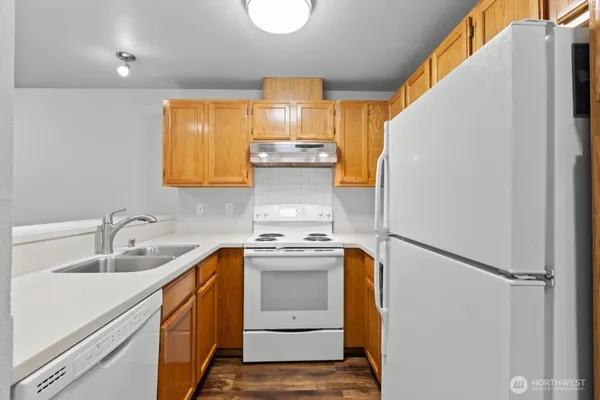 $2,300 | 1455 East Harrison Street, Unit C6, Seattle, WA 98112