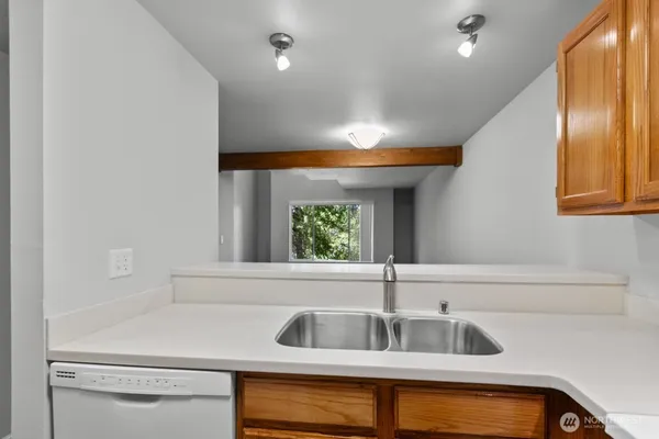 $2,300 | 1455 East Harrison Street, Unit C6, Seattle, WA 98112