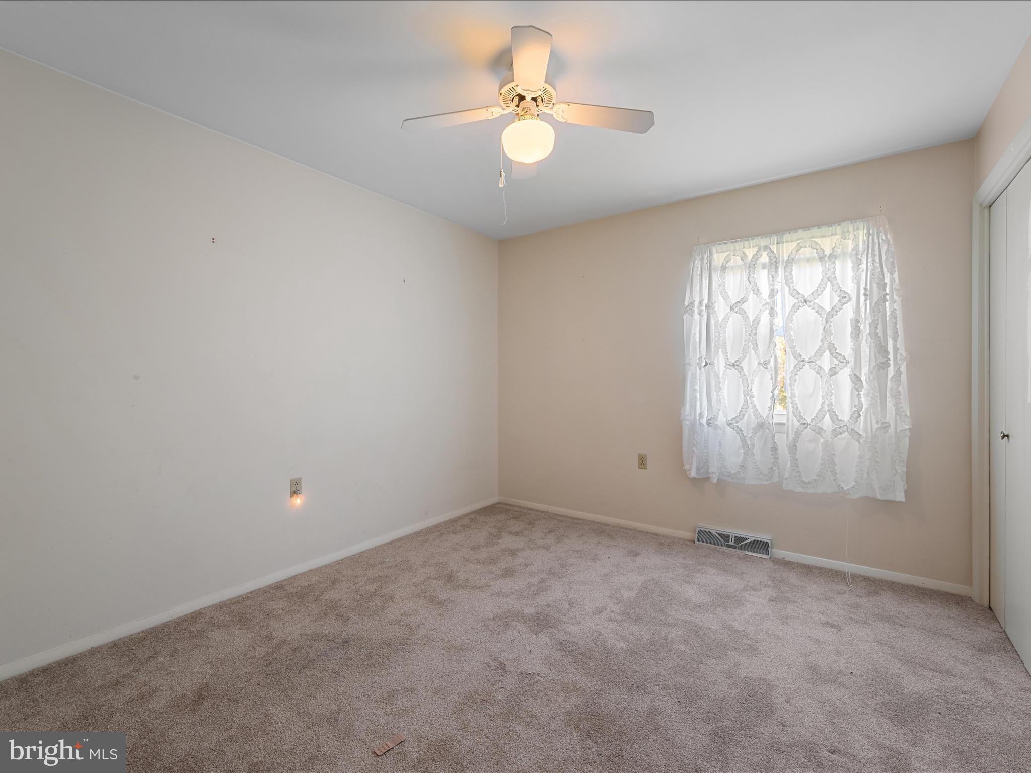 128 Longcroft Road Winchester, VA 22602 - Photo 29 of 41 an empty room with windows and fan