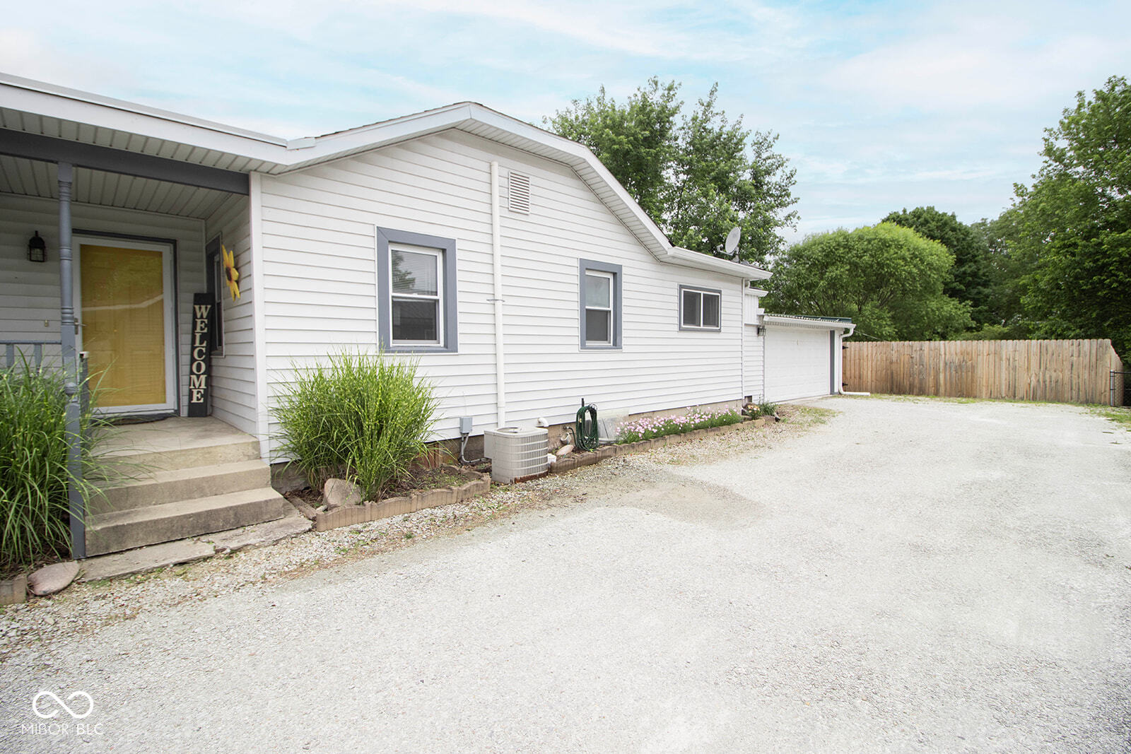 113 East Indiana Avenue Pendleton, IN 46064 - Photo 3 of 45