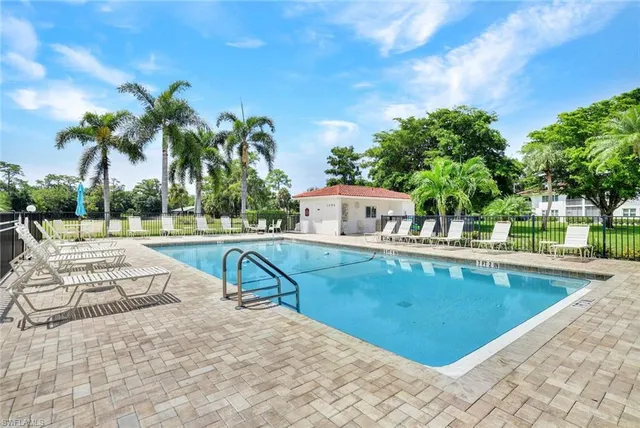 $3,500 | 1055 Forest Lakes Drive, Unit F203, Naples, FL 34105