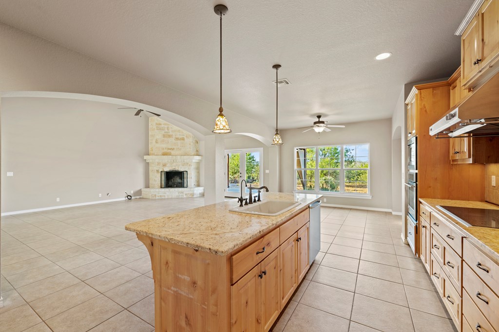 803 Funf Kinder Road Fredericksburg, TX 78624 - Photo 6 of 43 Gallery Image 6