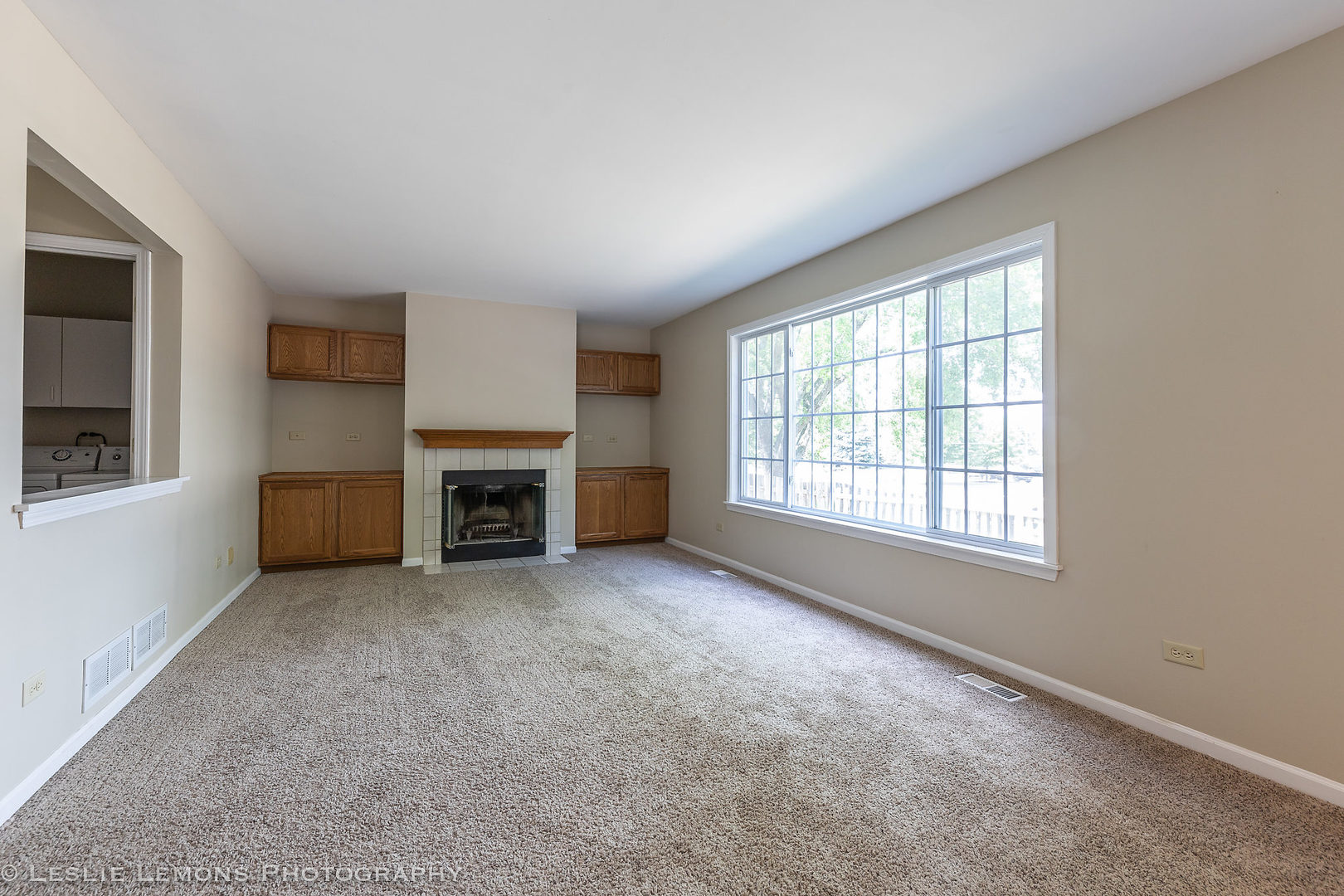 956 Pin Oak Circle Cary, IL 60013 - Photo 11 of 31 an empty room with windows