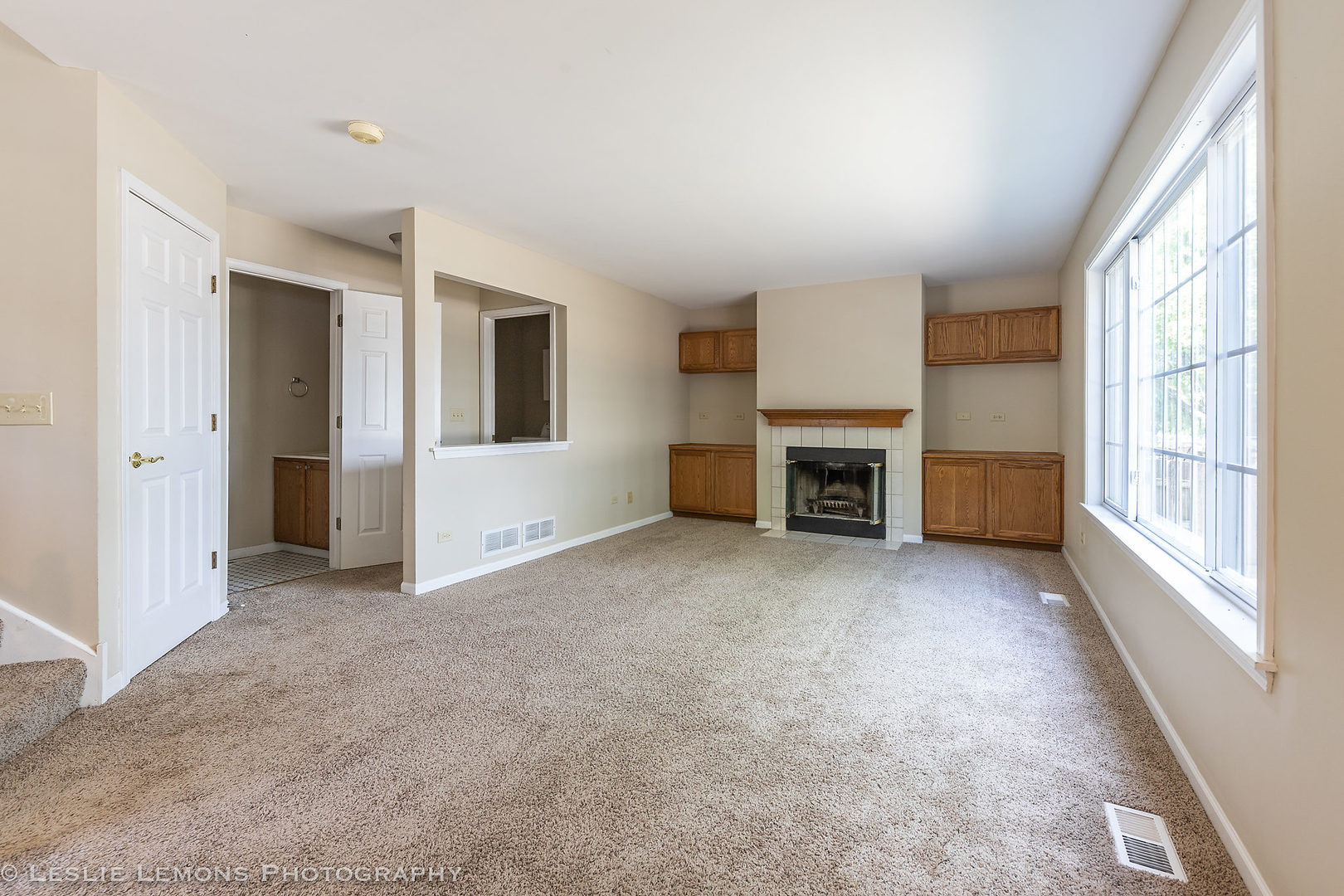 956 Pin Oak Circle Cary, IL 60013 - Photo 14 of 31 an empty room with furniture and a fireplace