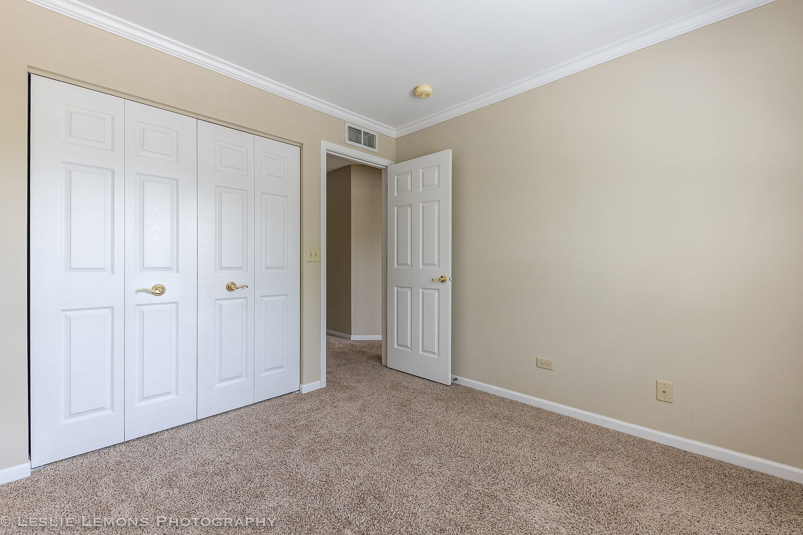 956 Pin Oak Circle Cary, IL 60013 - Photo 22 of 31 a view of an empty room
