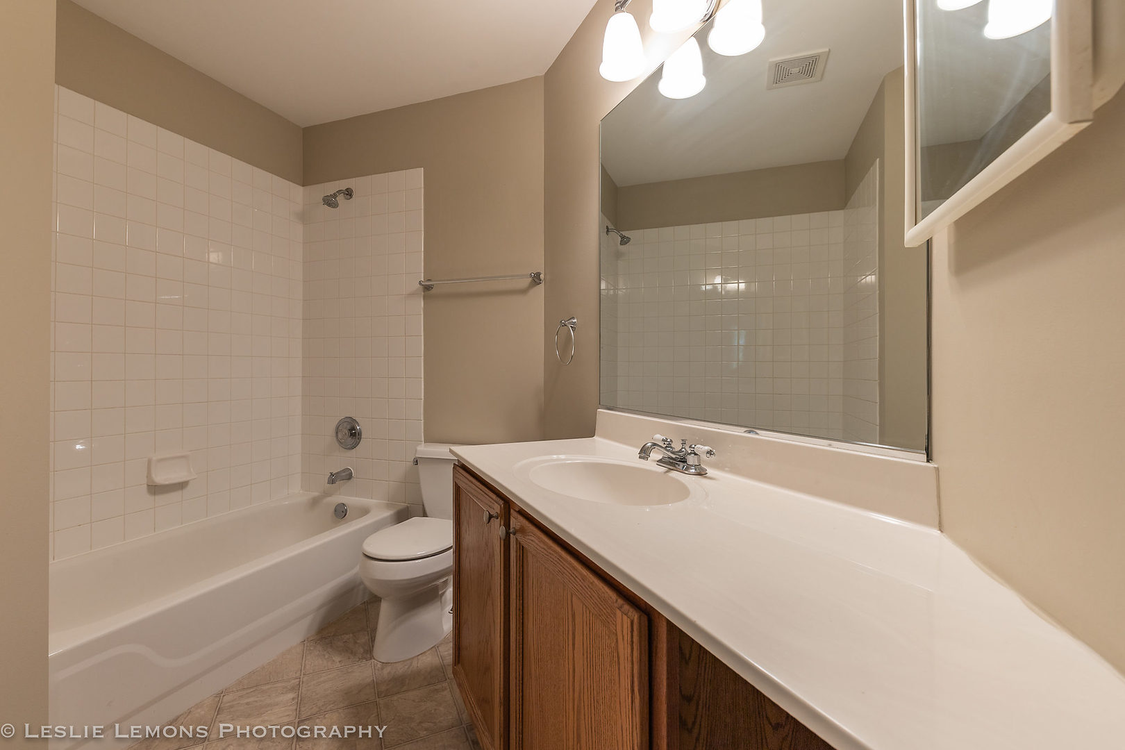 956 Pin Oak Circle Cary, IL 60013 - Photo 23 of 31 a bathroom with a sink a toilet and shower