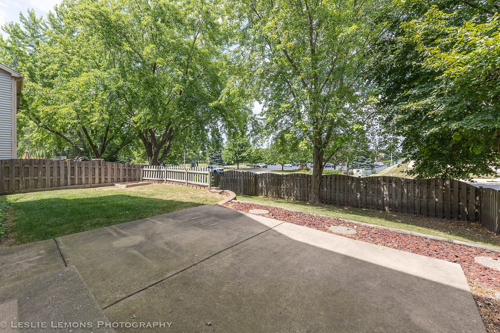 956 Pin Oak Circle Cary, IL 60013 - Photo 31 of 31 a view of a backyard with fence