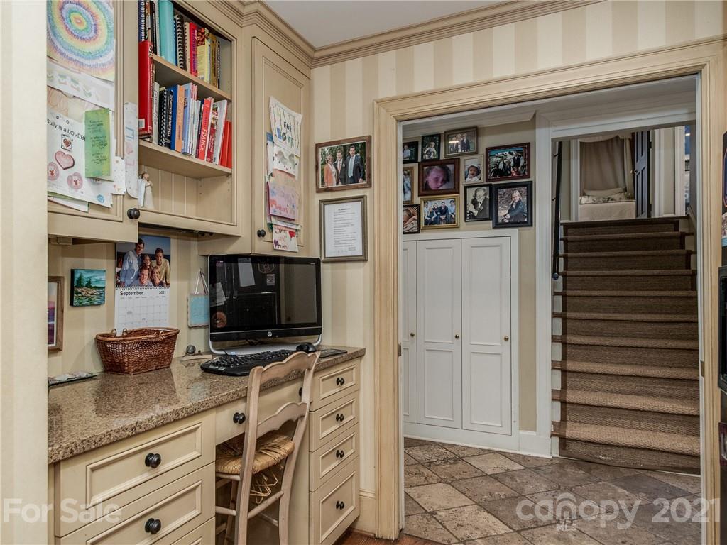 4311 Foxcroft Road Charlotte, NC 28211 - Photo 14 of 47 Gallery Image 14