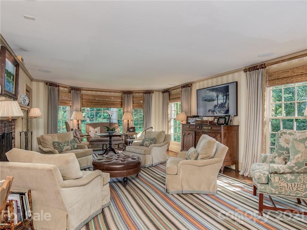 4311 Foxcroft Road Charlotte, NC 28211 - Photo 16 of 47 Gallery Image 16