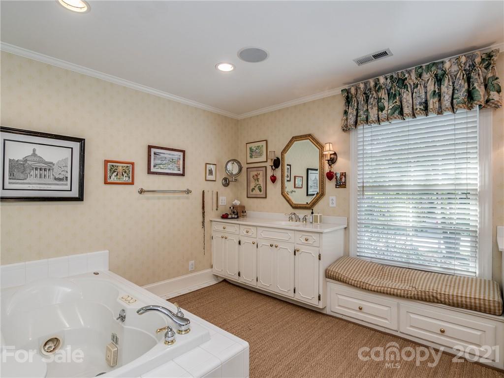 4311 Foxcroft Road Charlotte, NC 28211 - Photo 21 of 47 Gallery Image 21