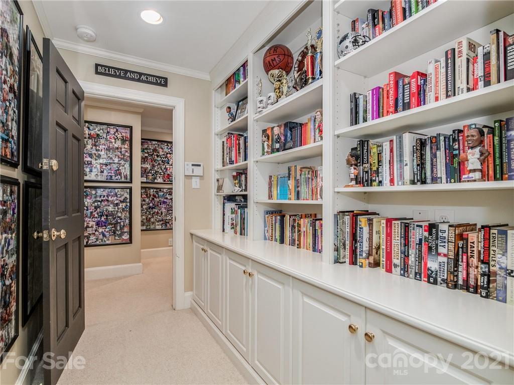 4311 Foxcroft Road Charlotte, NC 28211 - Photo 32 of 47 Gallery Image 32