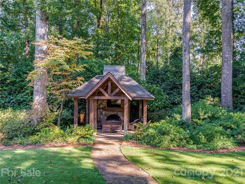 4311 Foxcroft Road Charlotte, NC 28211 - Photo 36 of 47 Gallery Image 36