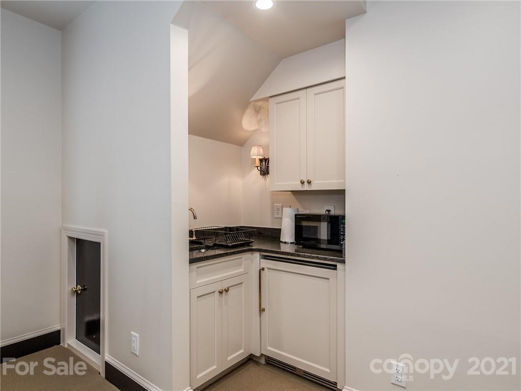 4311 Foxcroft Road Charlotte, NC 28211 - Photo 42 of 47 Gallery Image 42