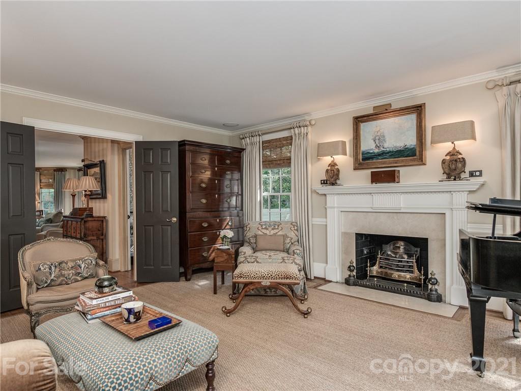 4311 Foxcroft Road Charlotte, NC 28211 - Photo 6 of 47 Gallery Image 6