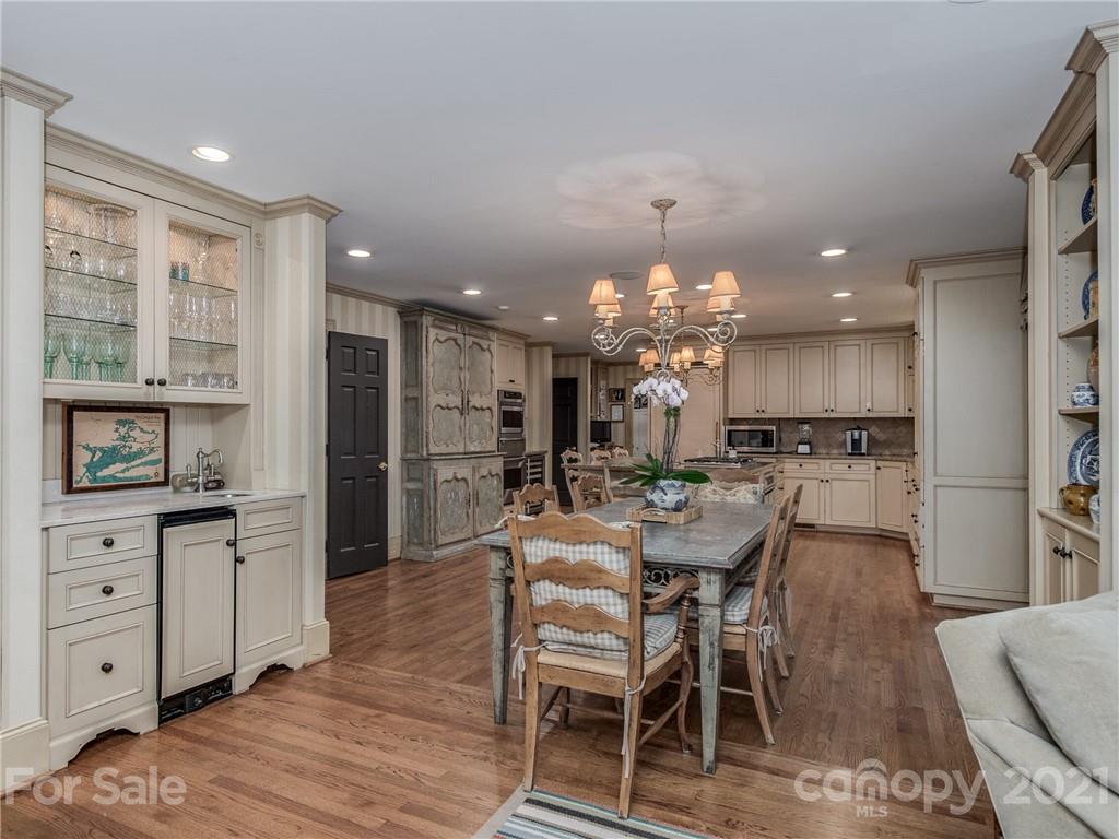 4311 Foxcroft Road Charlotte, NC 28211 - Photo 9 of 47 Gallery Image 9