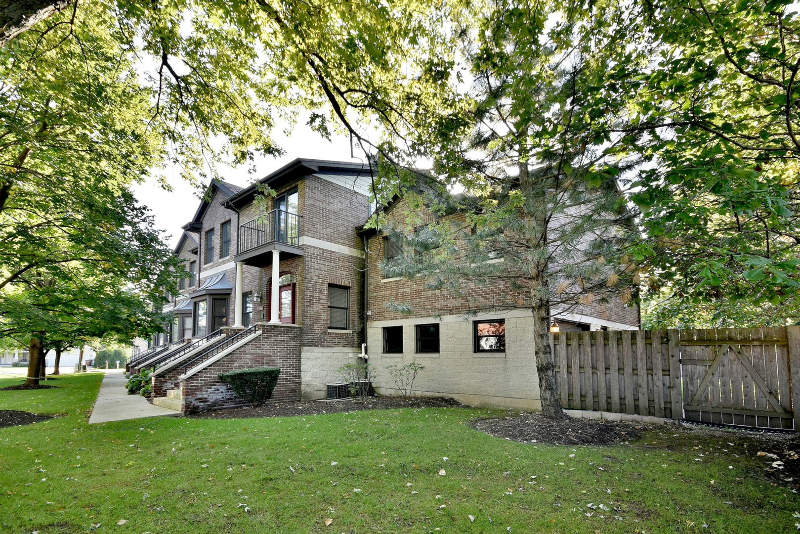 S568 Old York Road Elmhurst, IL 60126 - Photo 3 of 36