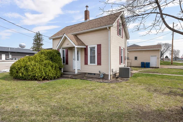 a view of a house with a back yard