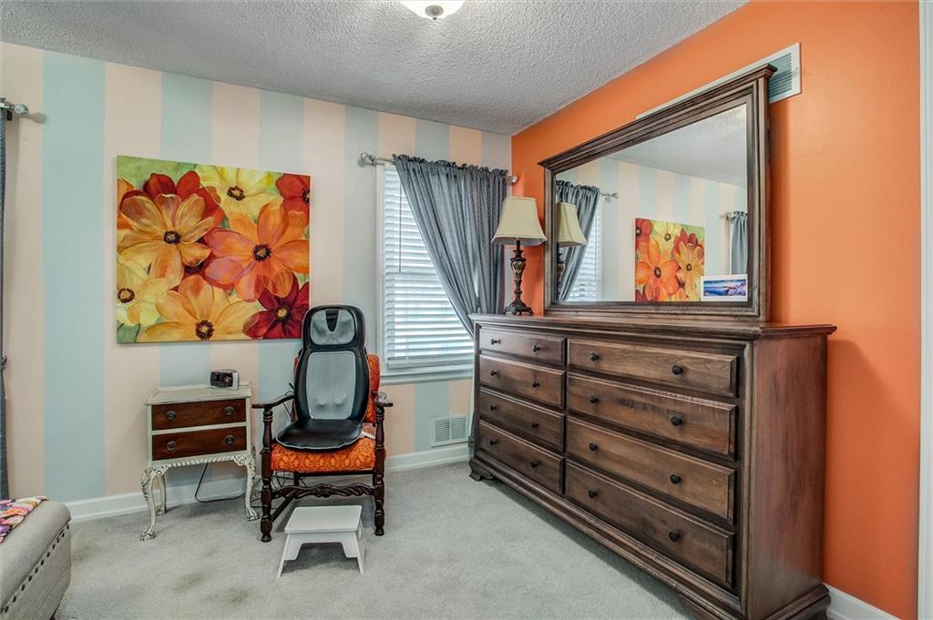 517 Northwest Lakeview Road Blue Springs, MO 64014 - Photo 17 of 29