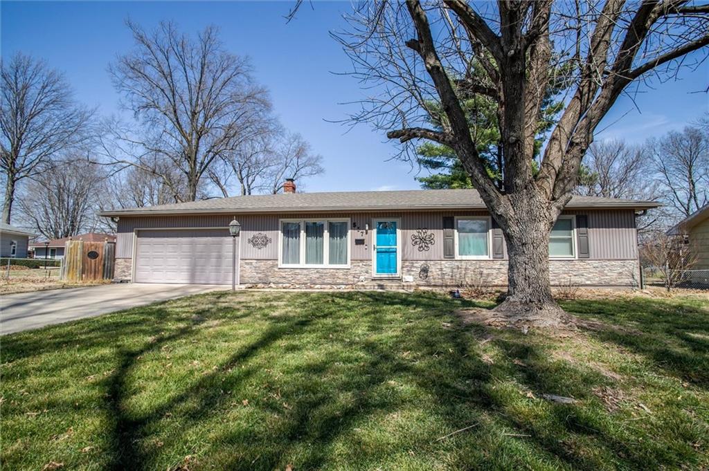 517 Northwest Lakeview Road Blue Springs, MO 64014 - Photo 2 of 29