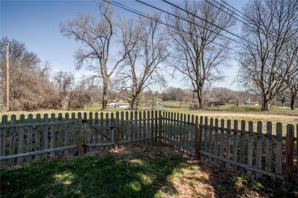 517 Northwest Lakeview Road Blue Springs, MO 64014 - Photo 26 of 29