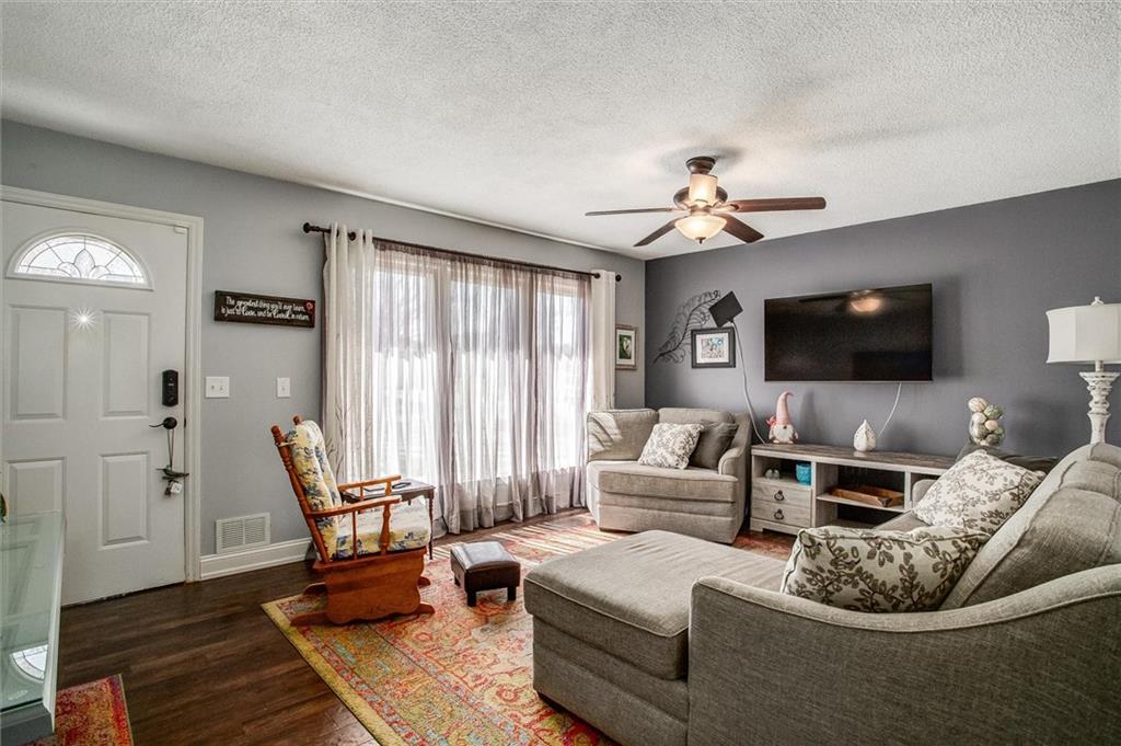 517 Northwest Lakeview Road Blue Springs, MO 64014 - Photo 5 of 29